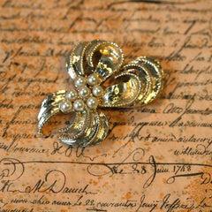  A beautiful costume jewellery piece from the 1950s that will liven... click for more information